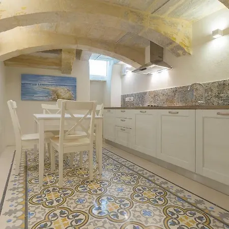 Amelie - Charming Townhouse In The Heart Of