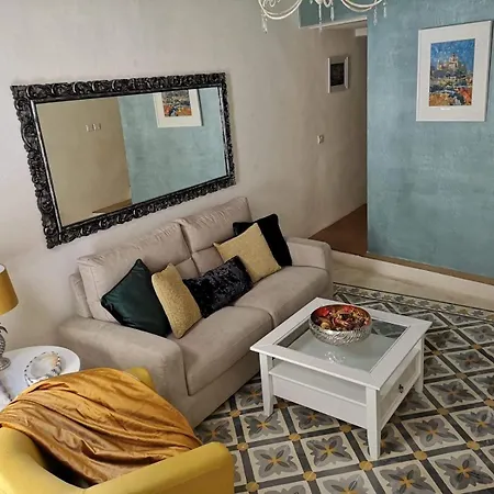 Amelie - Charming Townhouse In The Heart Of