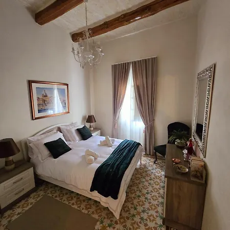Amelie - Charming Townhouse In The Heart Of Holiday home *
