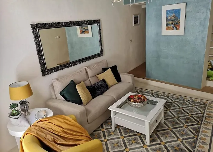 Amelie - Charming Townhouse In The Heart Of