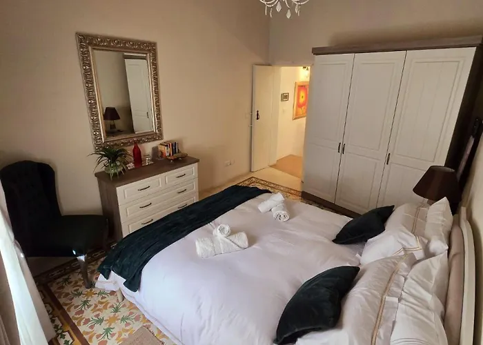 Дом отдыха Amelie - Charming Townhouse In The Heart Of