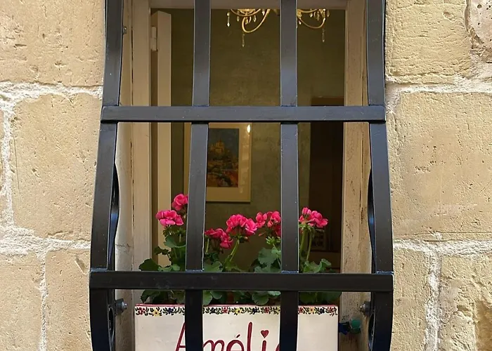 Amelie - Charming Townhouse In The Heart Of Ferienhaus *