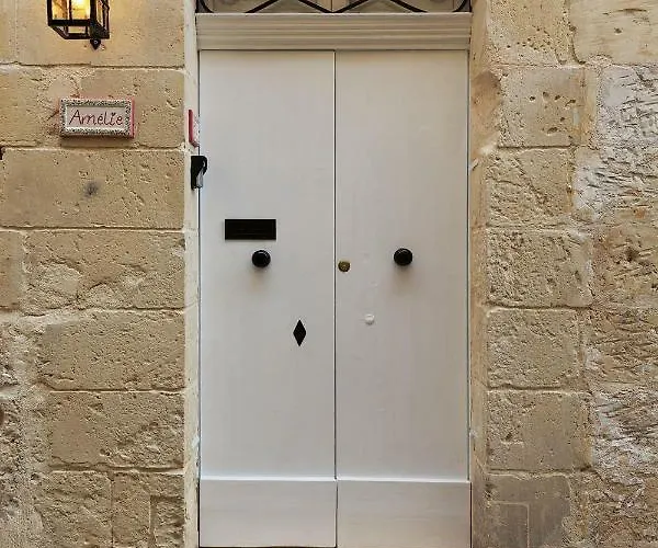 Amelie - Charming Townhouse In The Heart Of Ferienhaus *